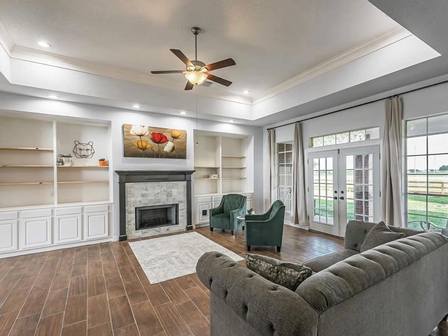5 bed, 4.0 bath, 3644 sqft, $3,500 — Photo 2
