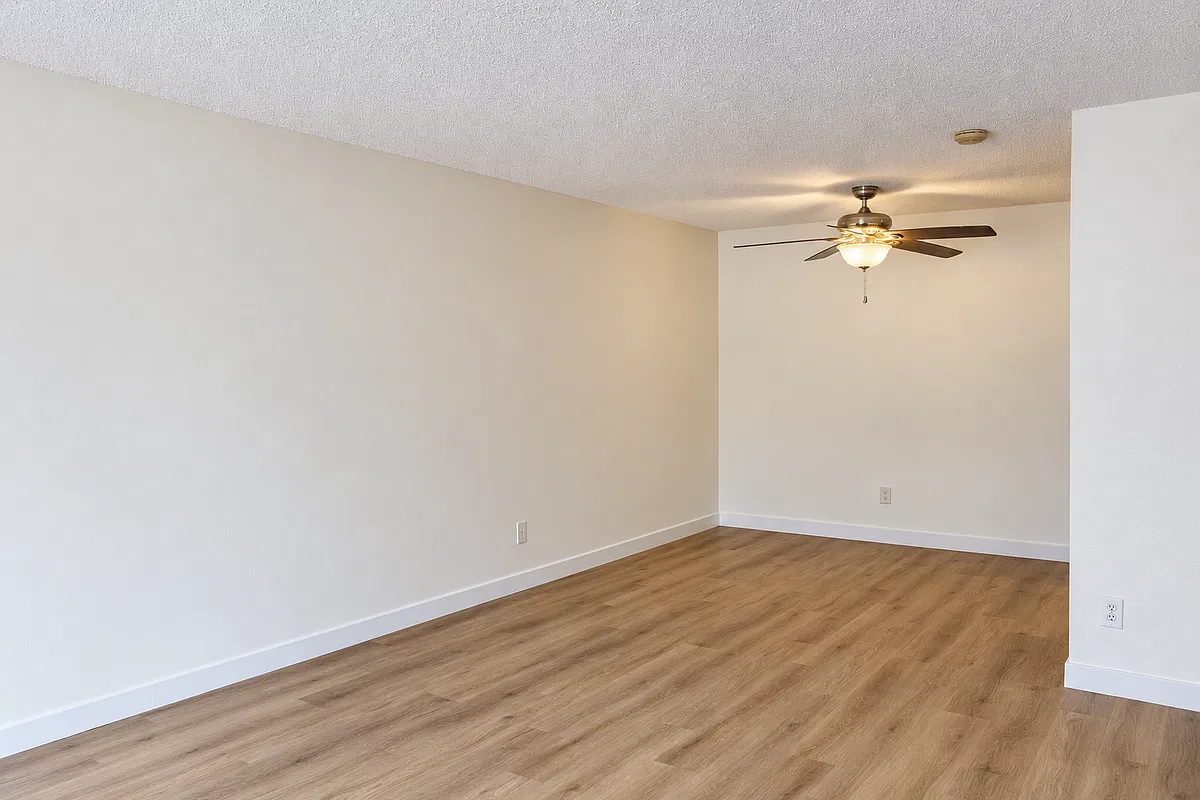 2 bed, 1.5 bath, 967 sqft, $1,550 — Photo 2