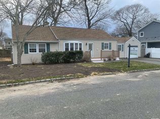 28 2nd Ct, Ronkonkoma, NY 11779