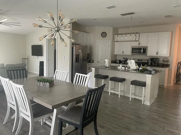 725 Peg Ct — Photo 3