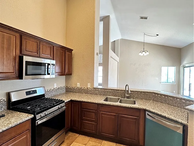 3910 Amy Marie Ct — Photo 6
