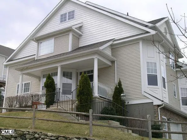 34 Maura Ln, Danbury, CT 06810