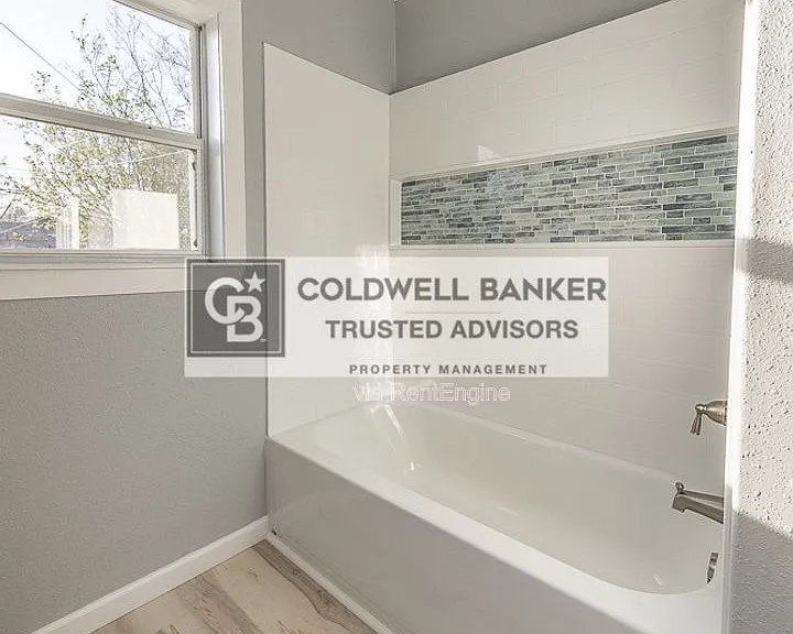 5409 Avenue D — Photo 4