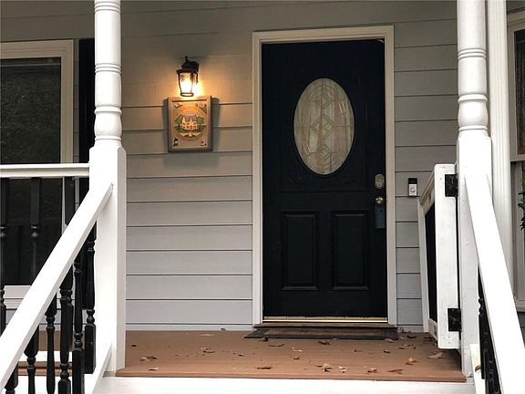 3rd image of 2115 Versailles Pl