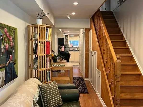 823 Craven Rd, Toronto, ON M4L 2Z7