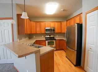 11007 Oak Grove Cir UNIT C, Woodbury, MN 55129
