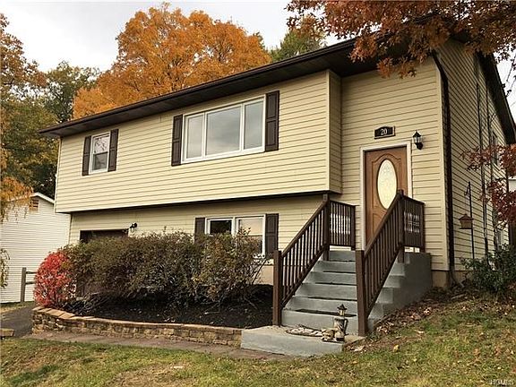 3rd image of 20 Alder Dr
