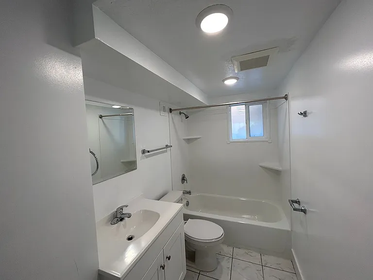 350 N Main St #B — Photo 2