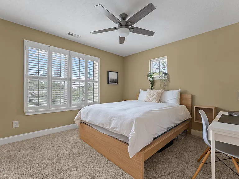 155 Devon Cir — Photo 35