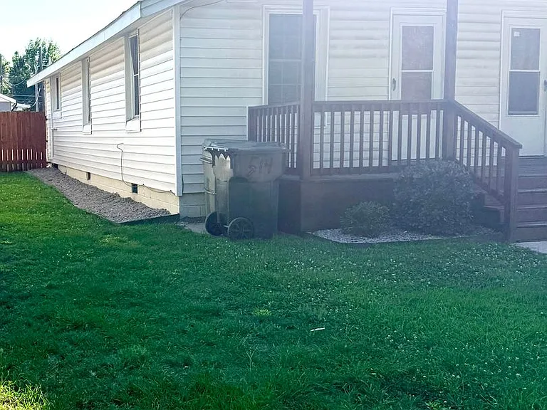514 Manchester St SE — Photo 1