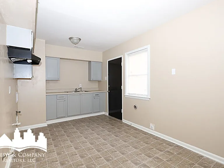 1380 Rolling Hills Dr — Photo 8