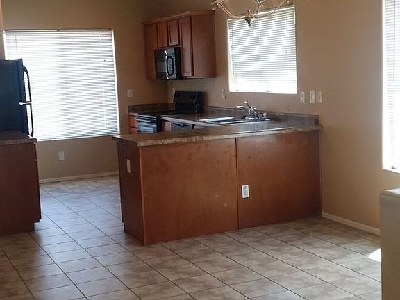 3rd image of 2460 W Parkway Dr