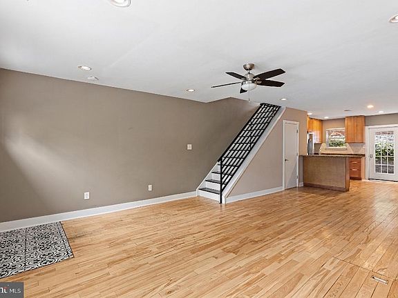 2nd image of 211 Mercer St