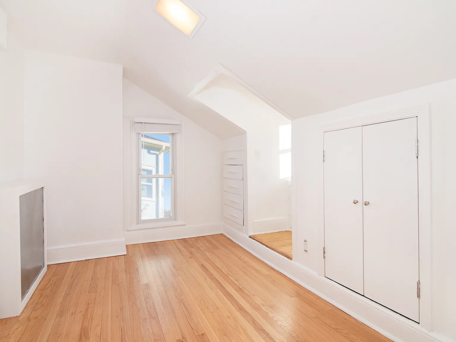 2 bed, 700 sqft, $2,600 — Photo 4