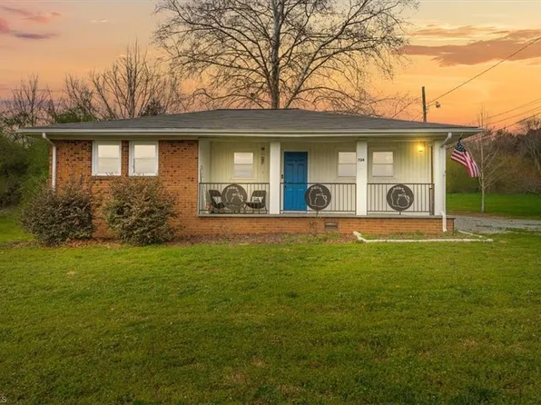 724 E Main St, Seagrove, NC 27341