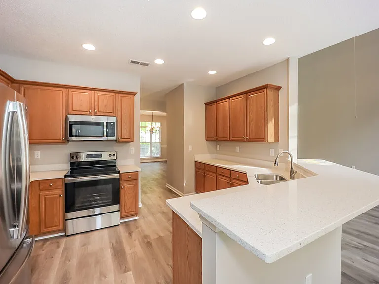 7601 Hilltop Way — Photo 9