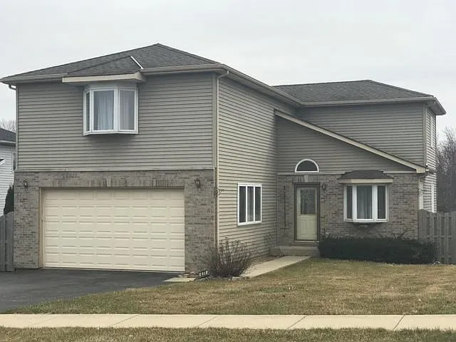 611 Lake Breeze Ct photo 1