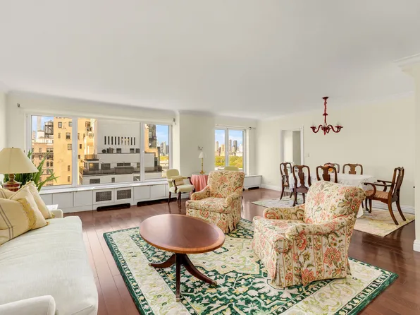 1050 5th Avenue 17B image 2 of 11