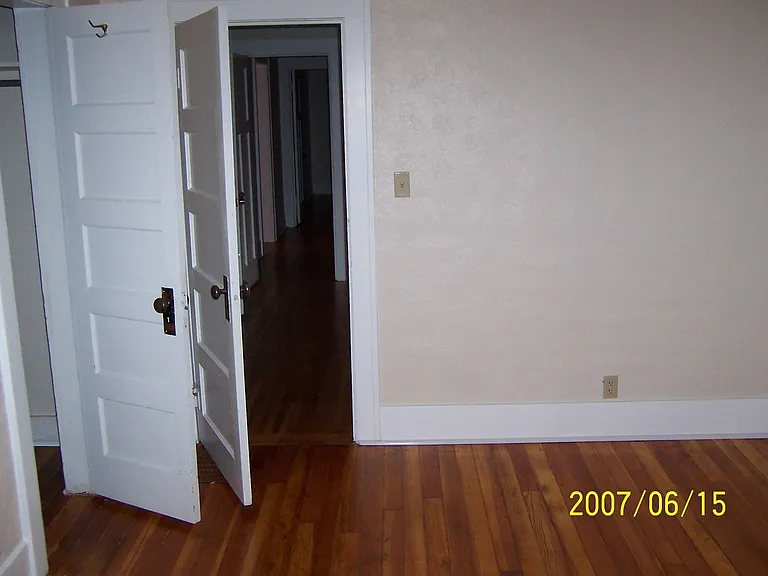 808 W Myrtle St — Photo 3