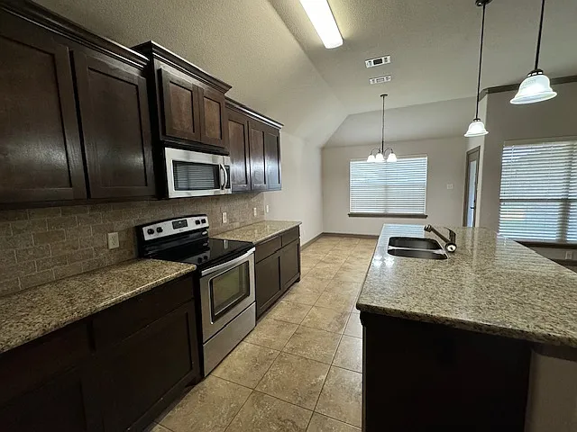 121 Comanche - 1 — Photo 3