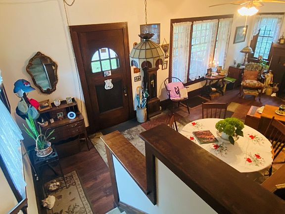 2nd image of 511 Pleasant St