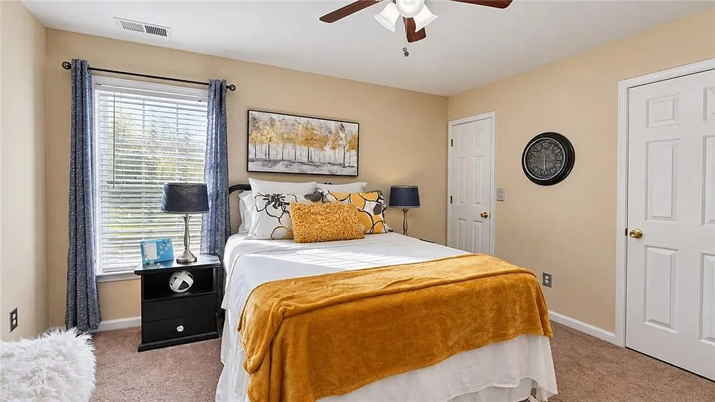 1 bed, 1.0 bath, 2928 sqft, $1,400 — Photo 1