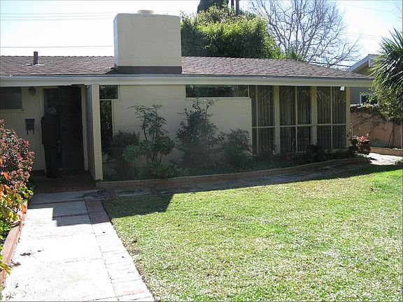 Living Room to Right