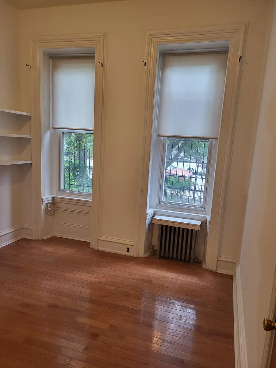 Building Photo - 4111 Pine St #1F