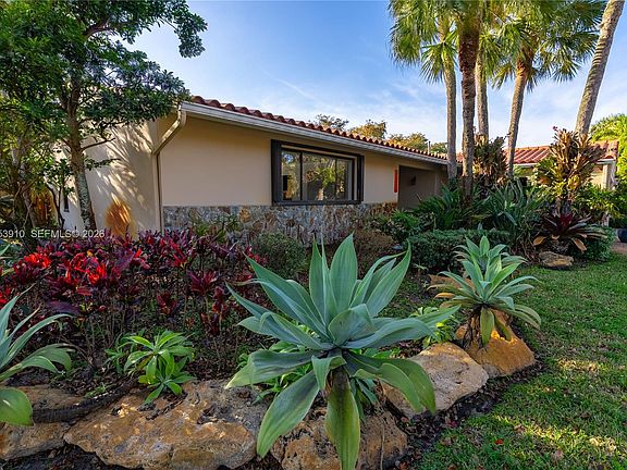 3rd image of 6371 Hutchinson Rd