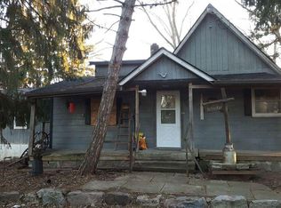 6240 S 43rd St, Greenfield, WI 53220