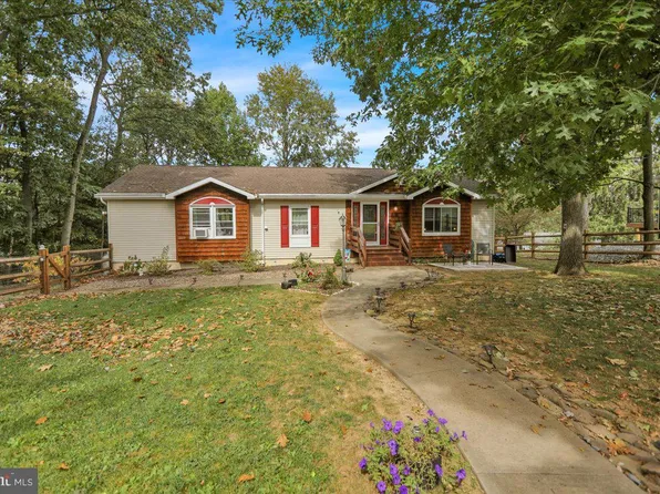 200 Hatchet Cv, Auburn, PA 17922