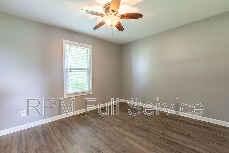 4 bed, 2.0 bath, 1541 sqft, $2,200 — Photo 3