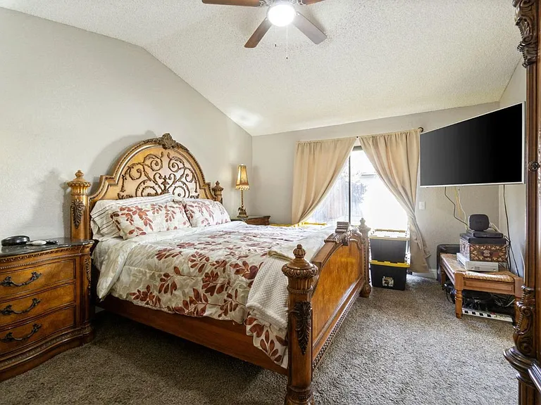 1050 E Fallbrook Ave — Photo 14