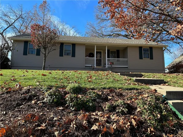 230 N 17th St, Lexington, MO 64067