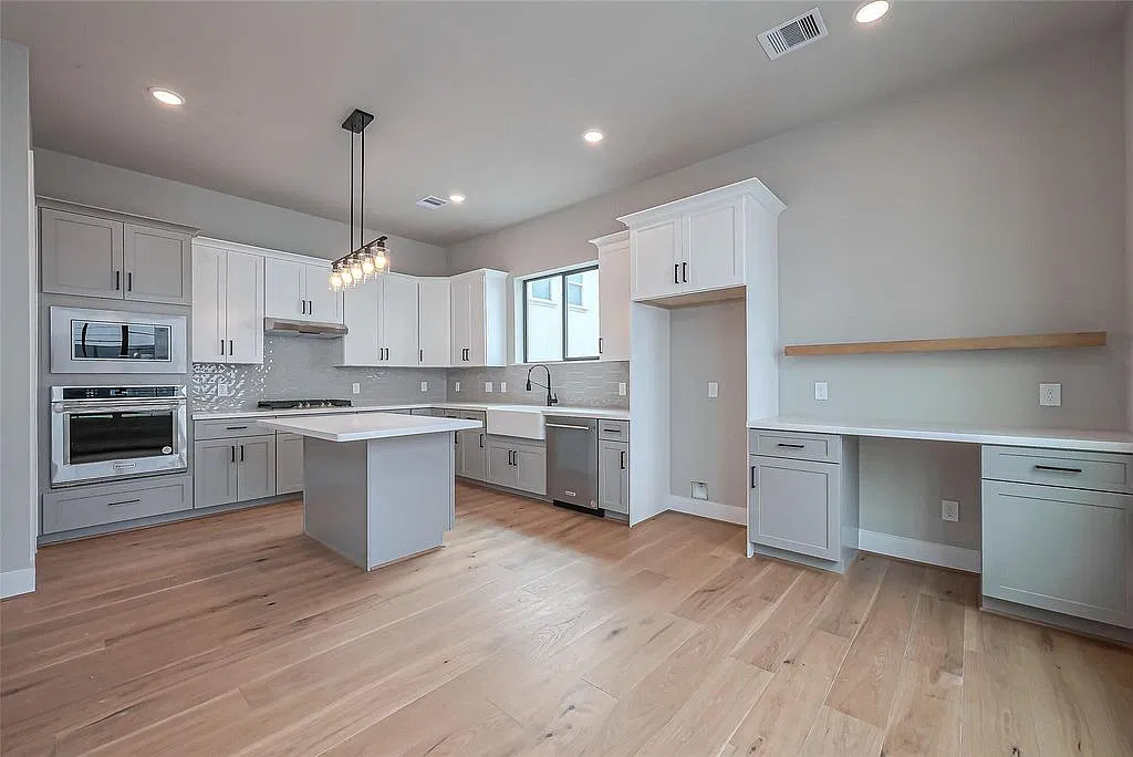 3 bed, 2140 sqft, $3,850 — Photo 4