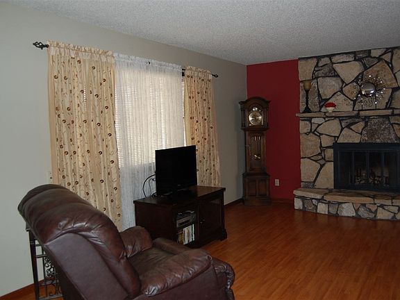 4th image of 324 N Bentwood Dr