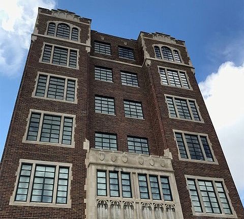 4th image of 1040 N Delaware St #403