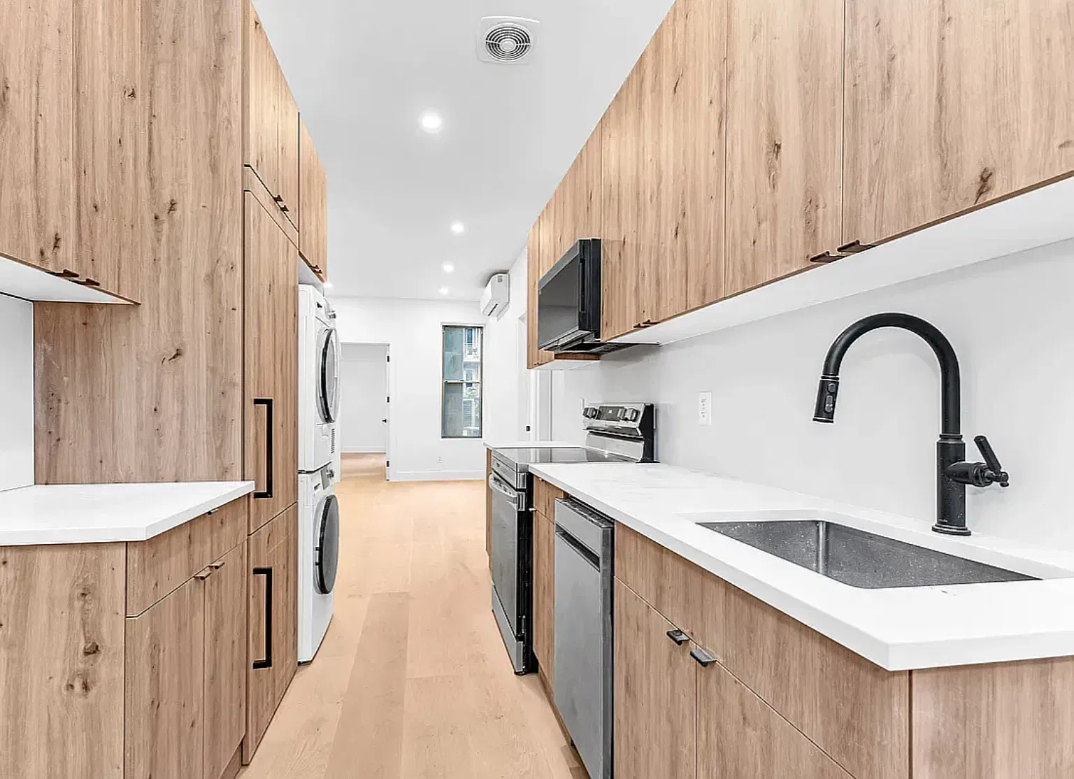 435 Park Ave S — Photo 1