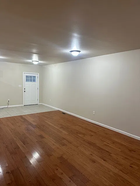 3 bed, 1.5 bath, 2309 sqft, $2,100 — Photo 2
