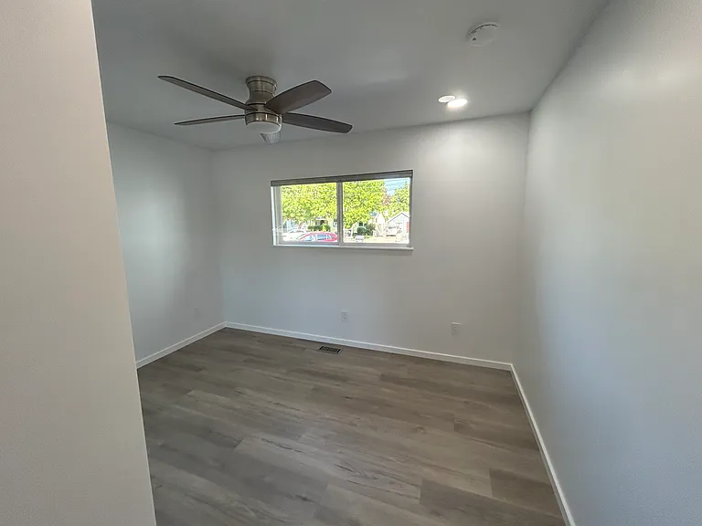 1552 NW Van Buren Ave — Photo 6