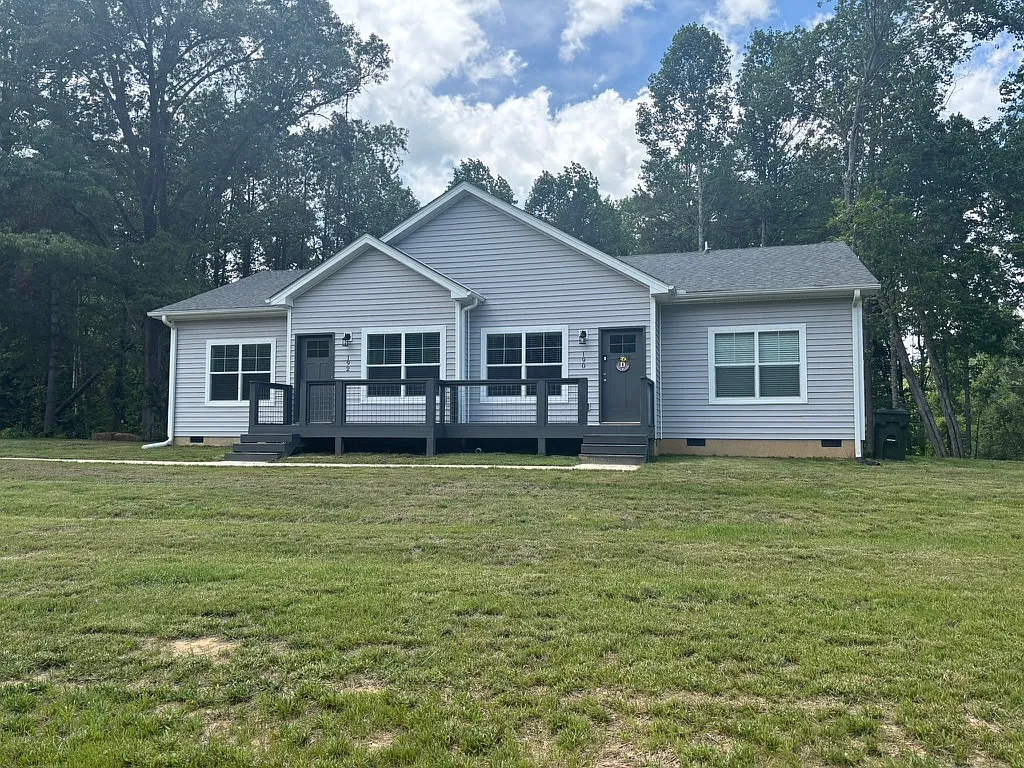 2 bed, 900 sqft, $1,725 — Photo 1