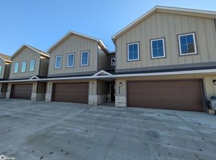 103 Stonebrook Ct, Clear Lake, IA 50428