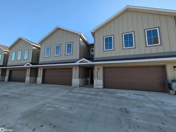 103 Stonebrook Ct, Clear Lake, IA 50428