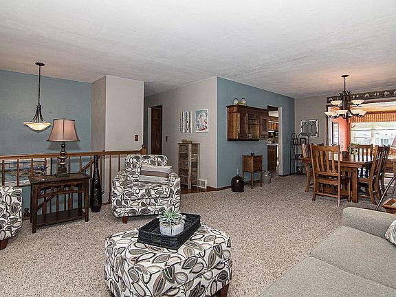 3rd image of 2760 Balboa Dr