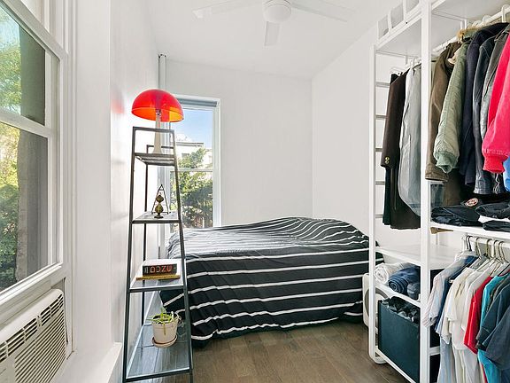 4th image of 582 Morgan Ave APT 2L