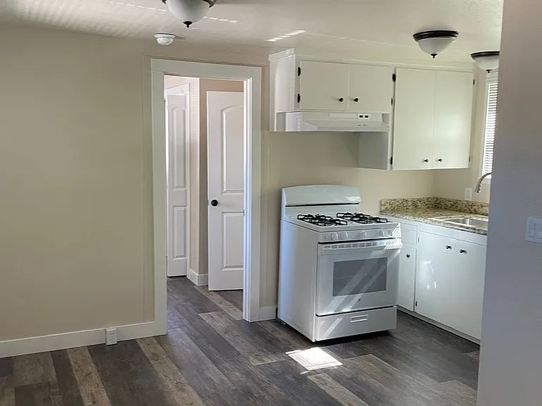 869 San Benito St — Photo 1