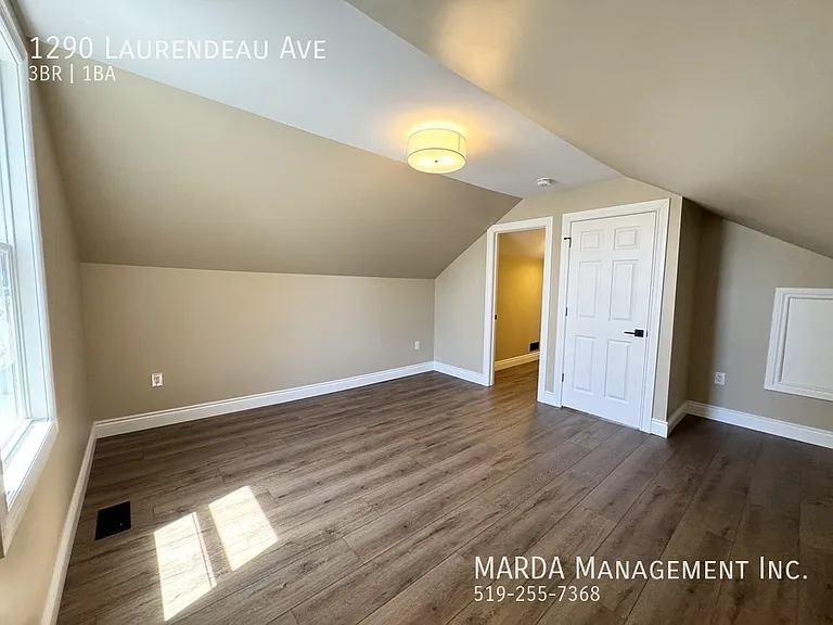 1290 Laurendeau Ave — Photo 33