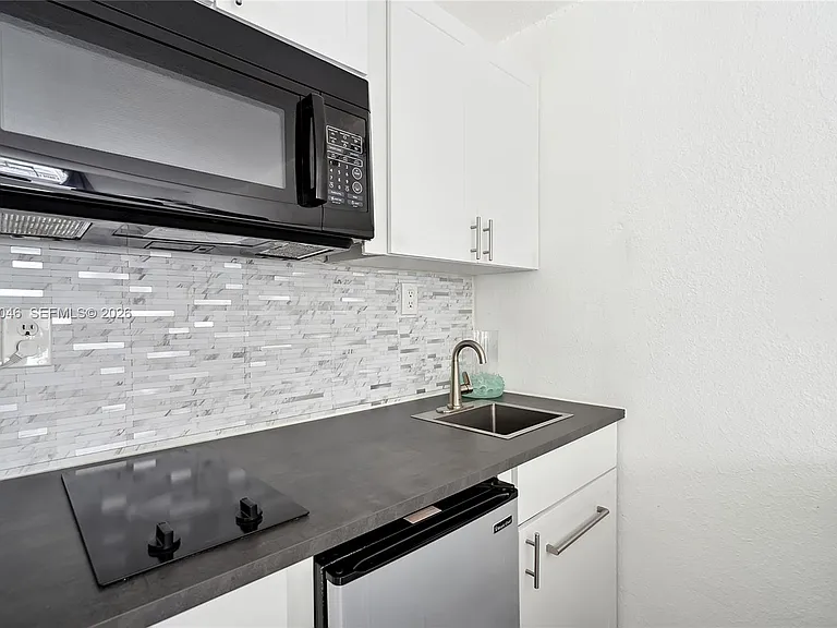 6484 Indian Creek Dr #109 — Photo 8