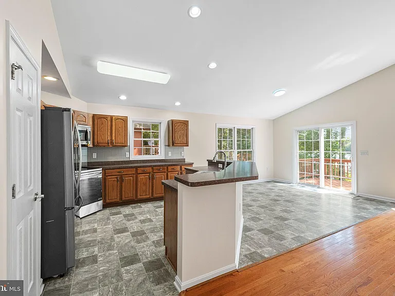 686 Lake Caroline Dr — Photo 11