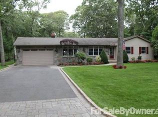 23 Flamingo Dr, Smithtown, NY 11787